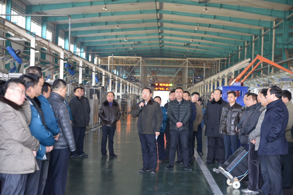 AG真人集团举行中层向导干部现场观摩活动