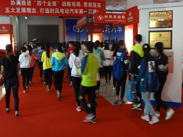 县实验小学部分小学生来AG真人科技展厅开展科普日活动